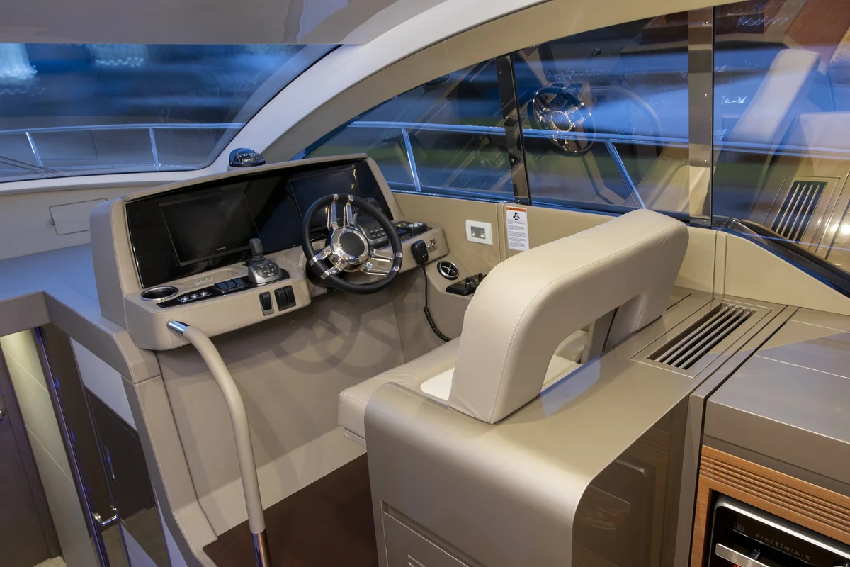 schaefer-510GTS-cabine-luxo