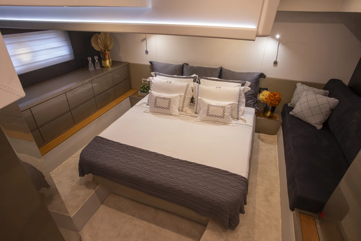 schaefer-510GTS-interior-luxo