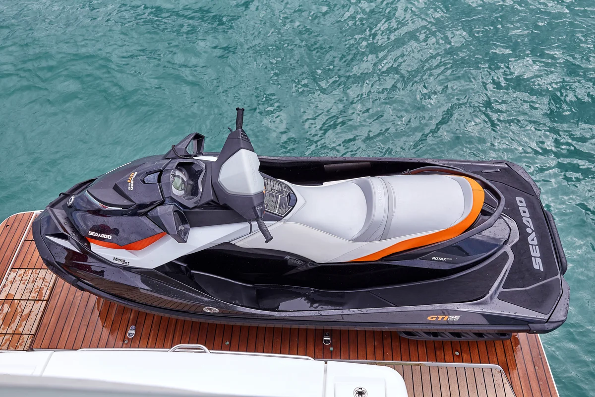 schaefer-510GTS-jet-ski-luxo-1