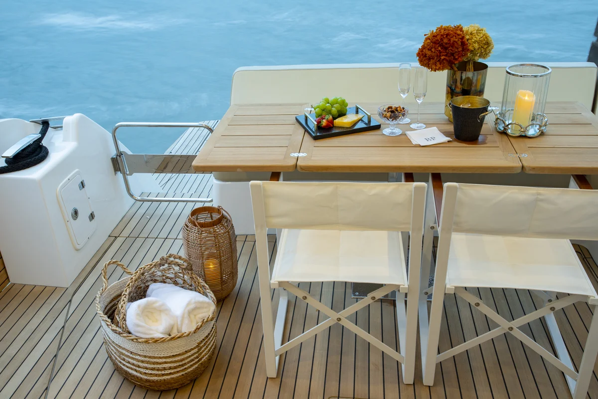 schaefer-510GTS-mesa-externa-luxo